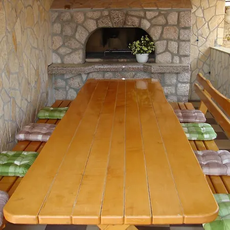 Klara Novi Vinodolski